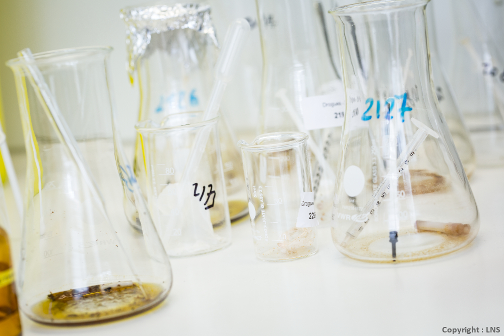 Drug analysis in the laboratory:  LNS identifies dangerous substances